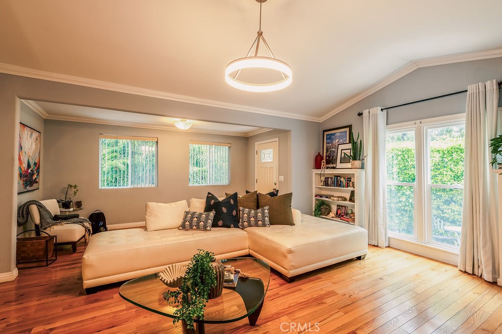 7122 /7124 De Longpre — photo