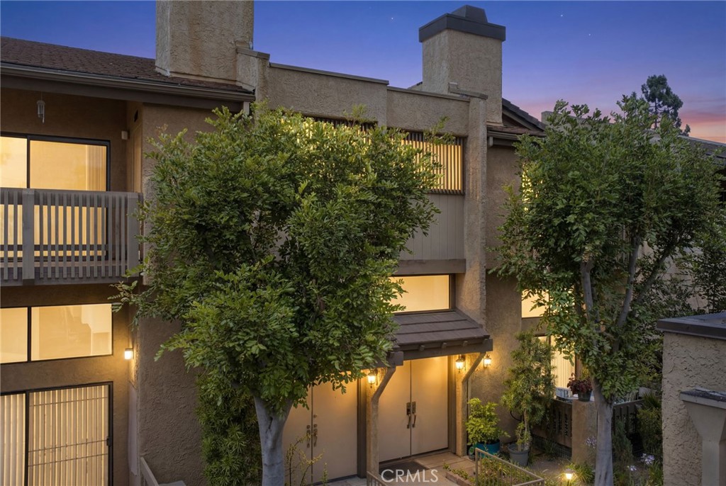 1015 Michelle Court — photo