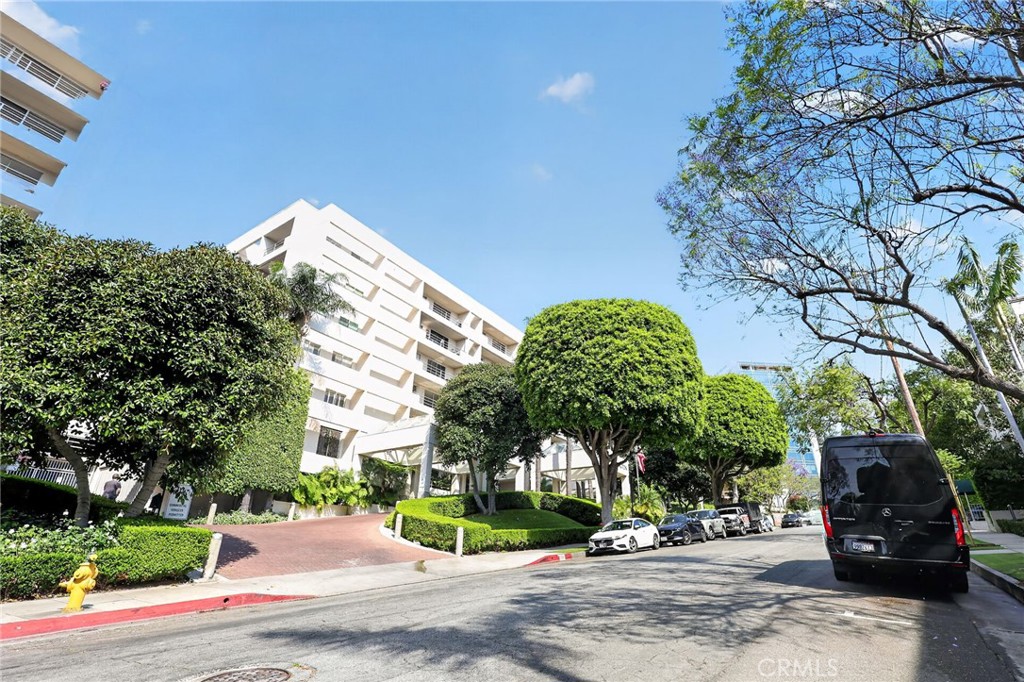 1131 Alta Loma 308 — photo