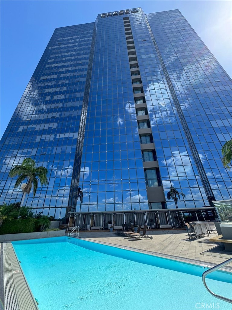 1100 Wilshire — photo