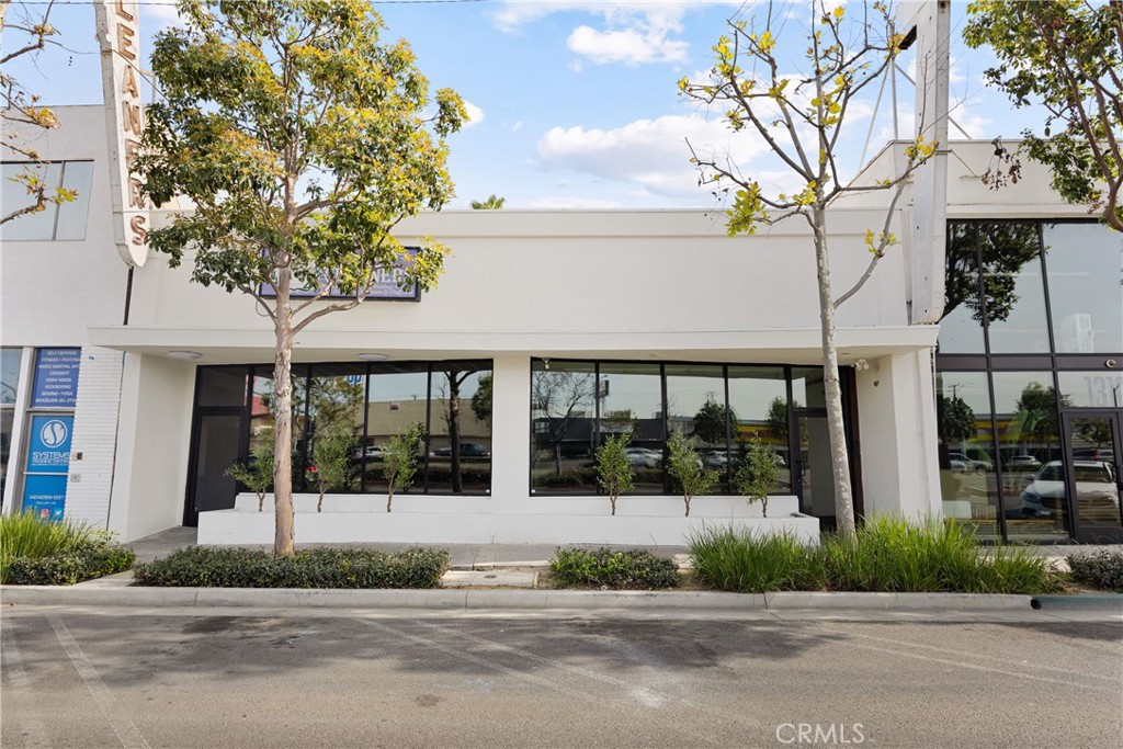 13052 Hawthorne Boulevard — photo