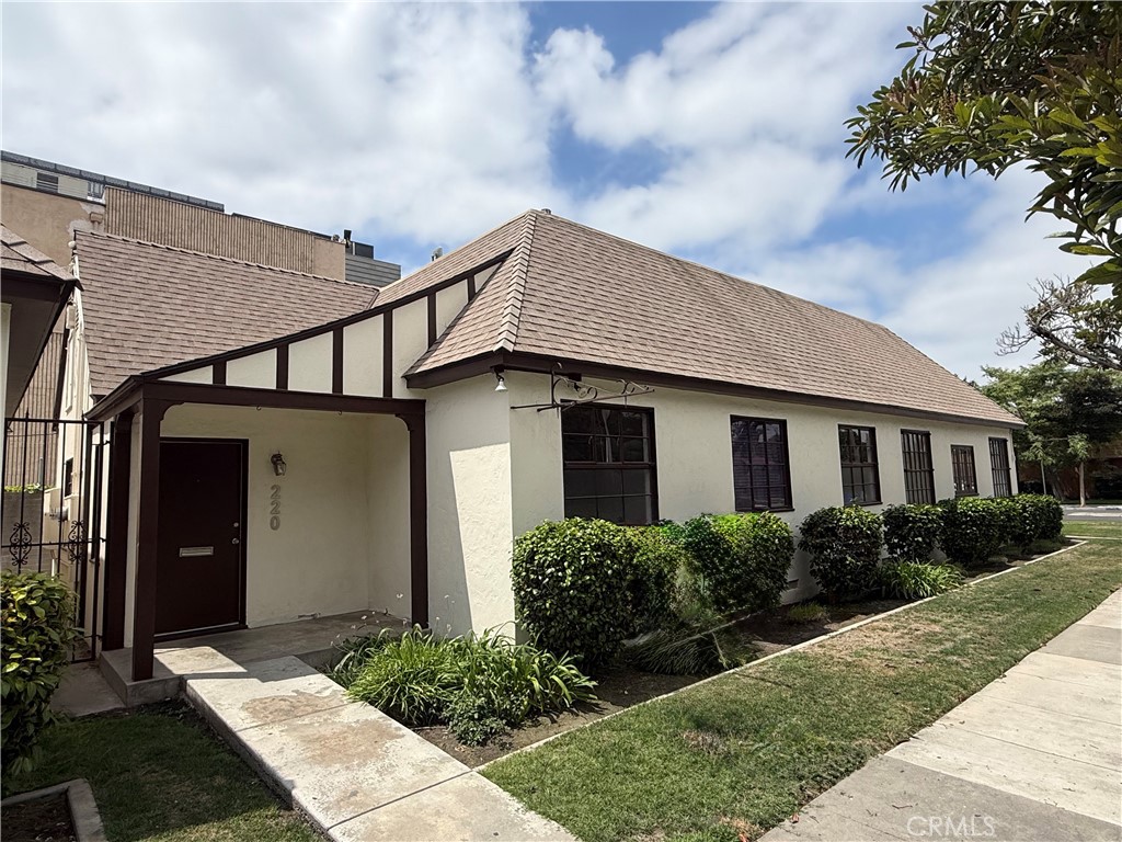 220 W Cypress — photo