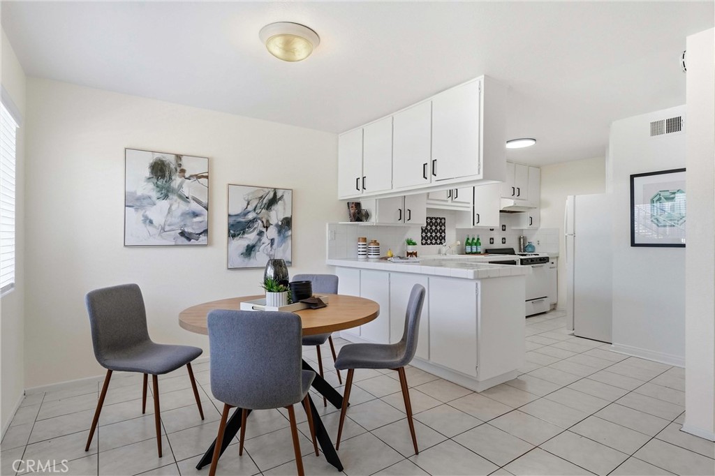 25930 Narbonne 137 — photo
