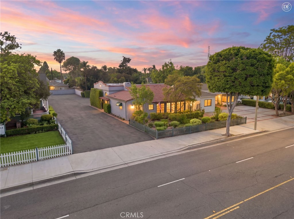 1324 E Chapman — photo