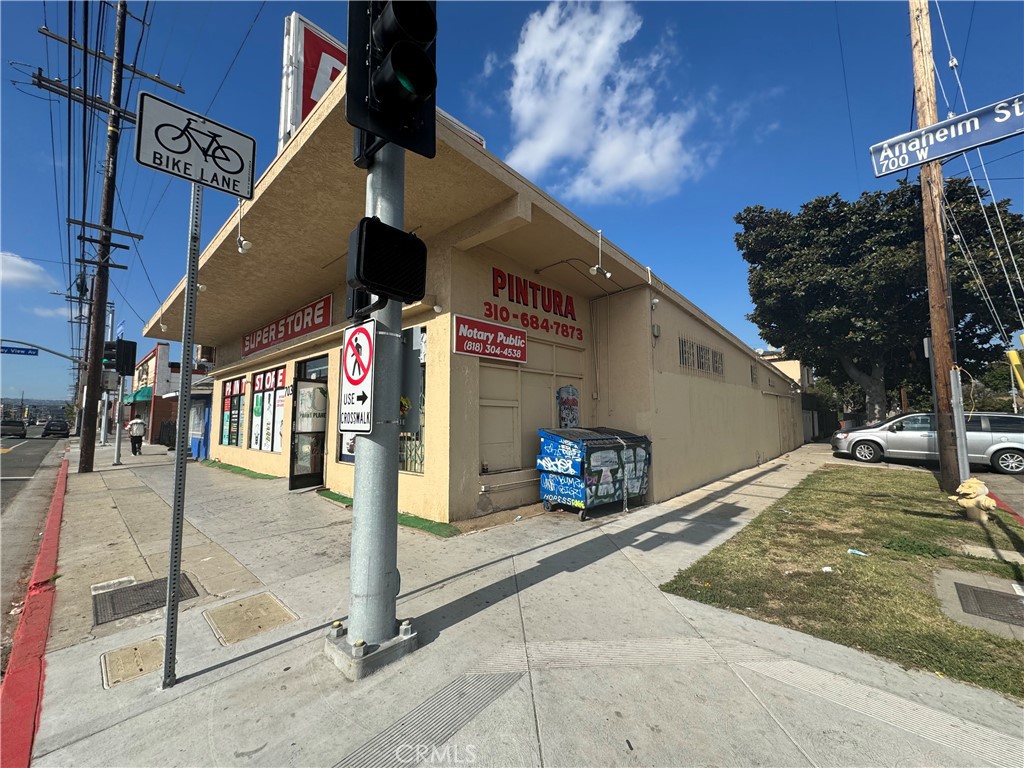 703 W Anaheim — photo