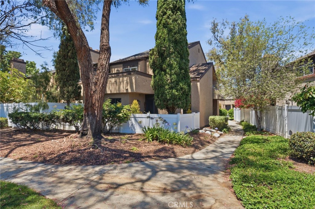 905 Hyde Court — photo