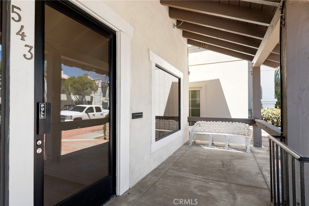 543 S Brea — photo