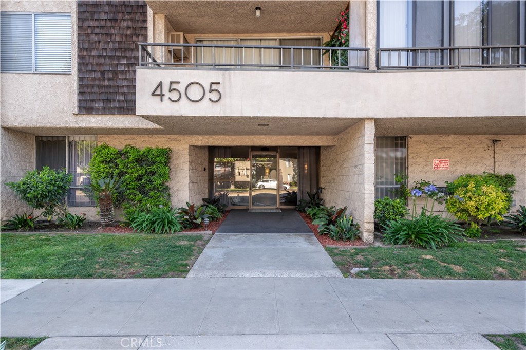 4505 California 402 — photo