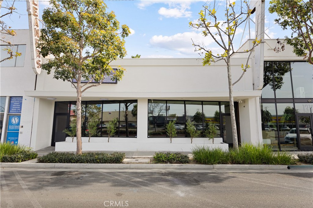 13048 Hawthorne — photo