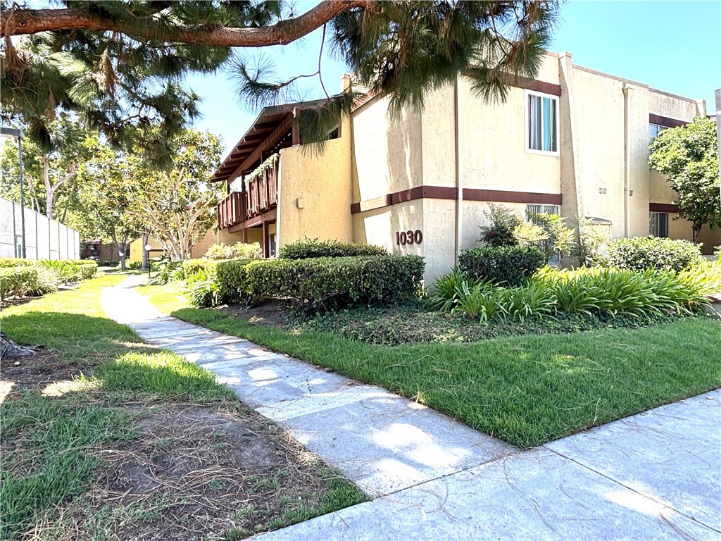 1030 W MacArthur Boulevard 38 — photo