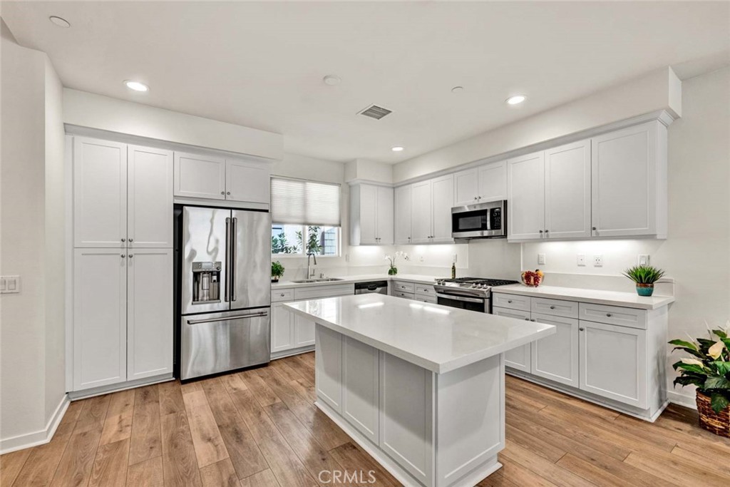 1104 Edgeton Court — photo