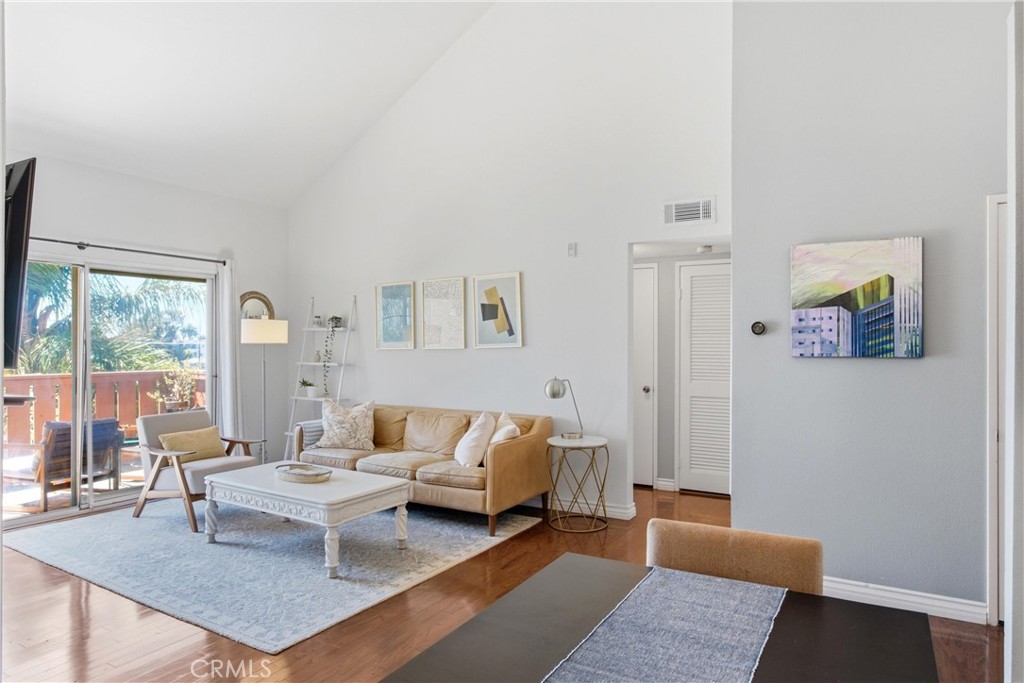 384 Redondo 401 — photo