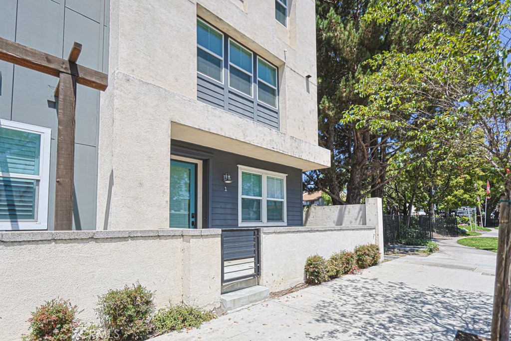 1410 N Harbor 1 — photo