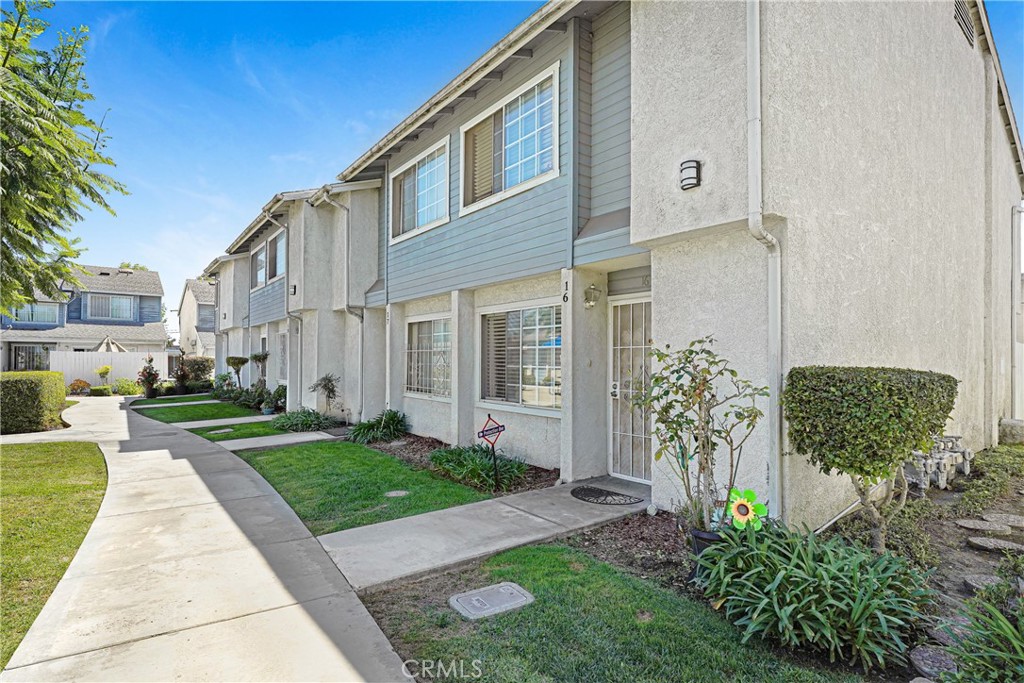 810 W Compton 16 — photo