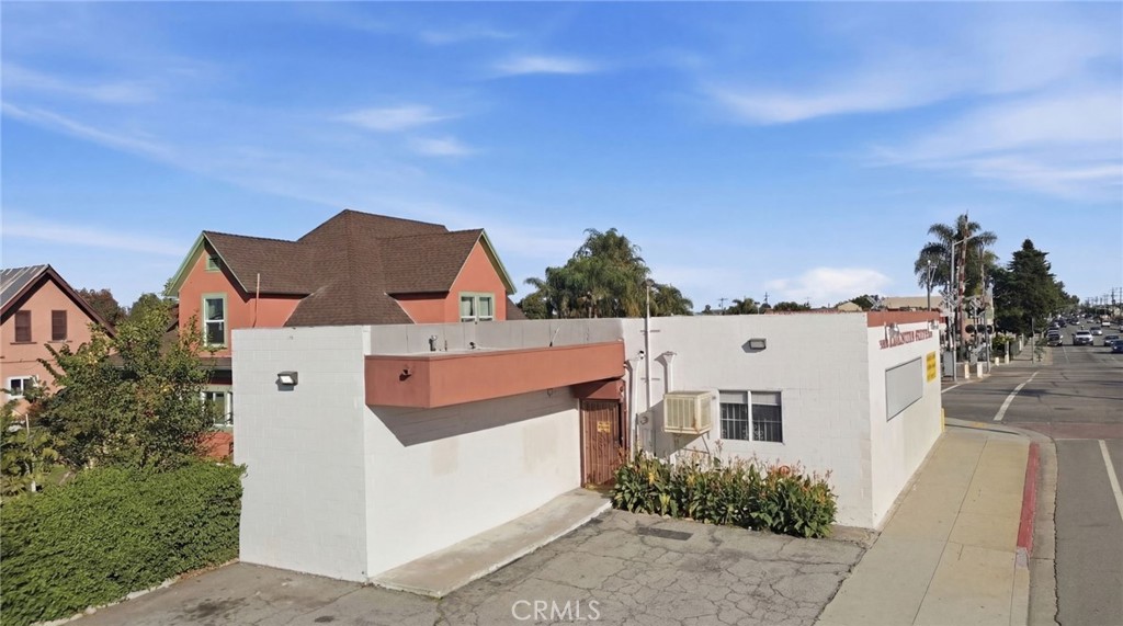 809 S Willowbrook — photo