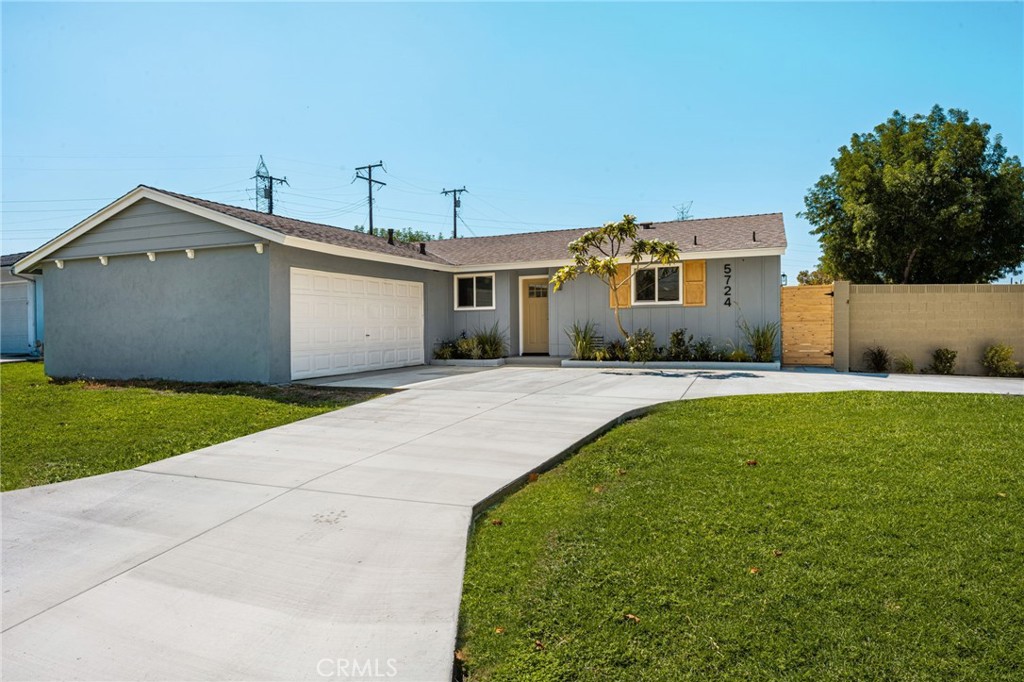 5724 N Galanto — photo