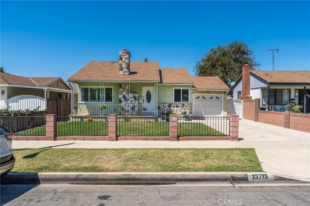 13713 Arlee Avenue — photo