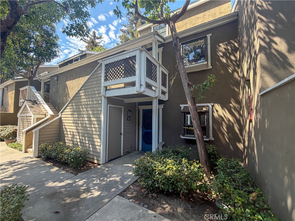 700 E Lake 67 — photo