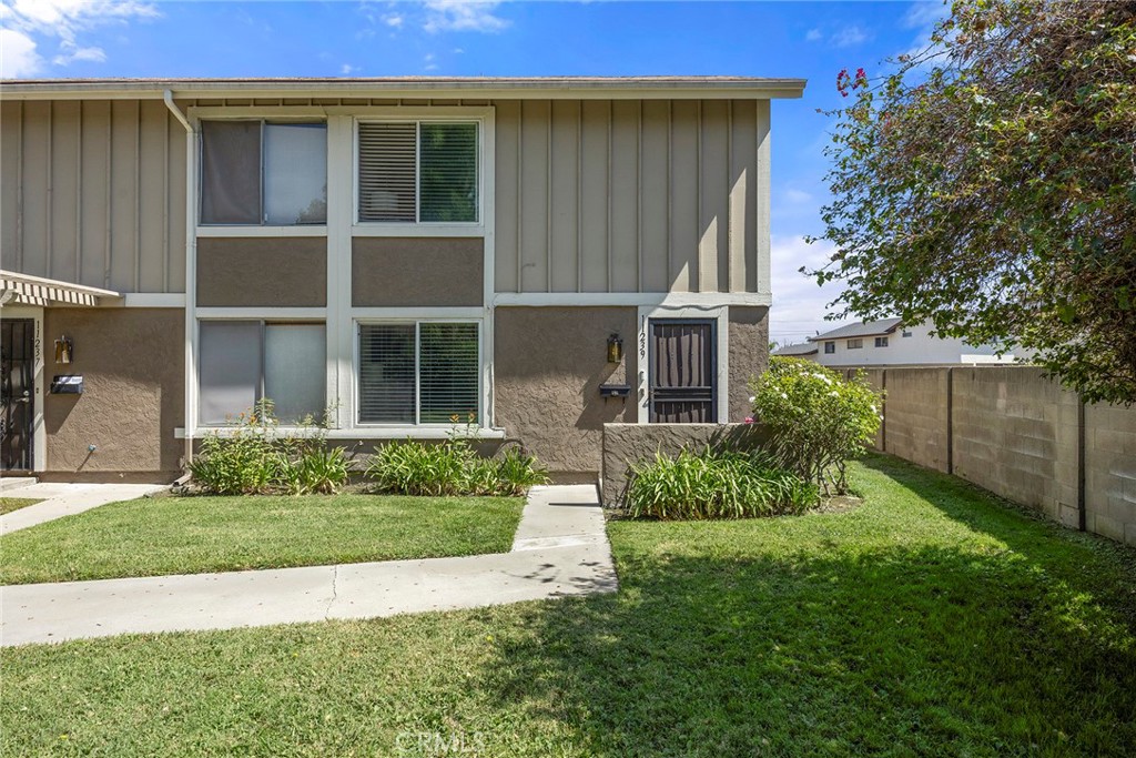 11239 Dover Way — photo
