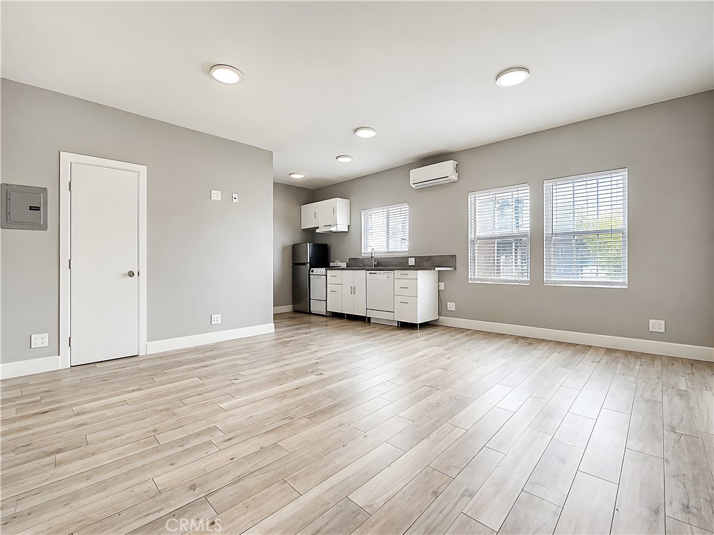 635 Elm Avenue 7 — photo