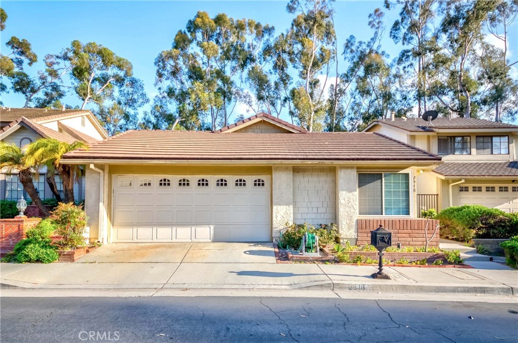 2518 Greenwich Drive — photo