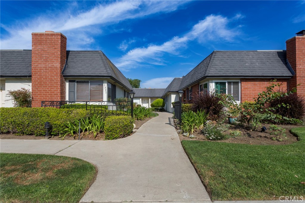 1331 Victoria Drive 18 — photo