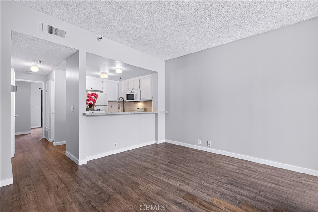 730 W 4th Street 308 — photo
