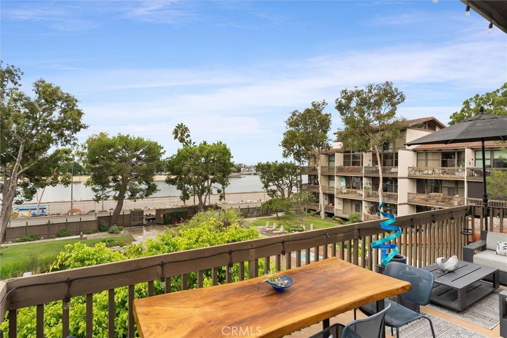 6326 Marina Pacifica Dr S — photo