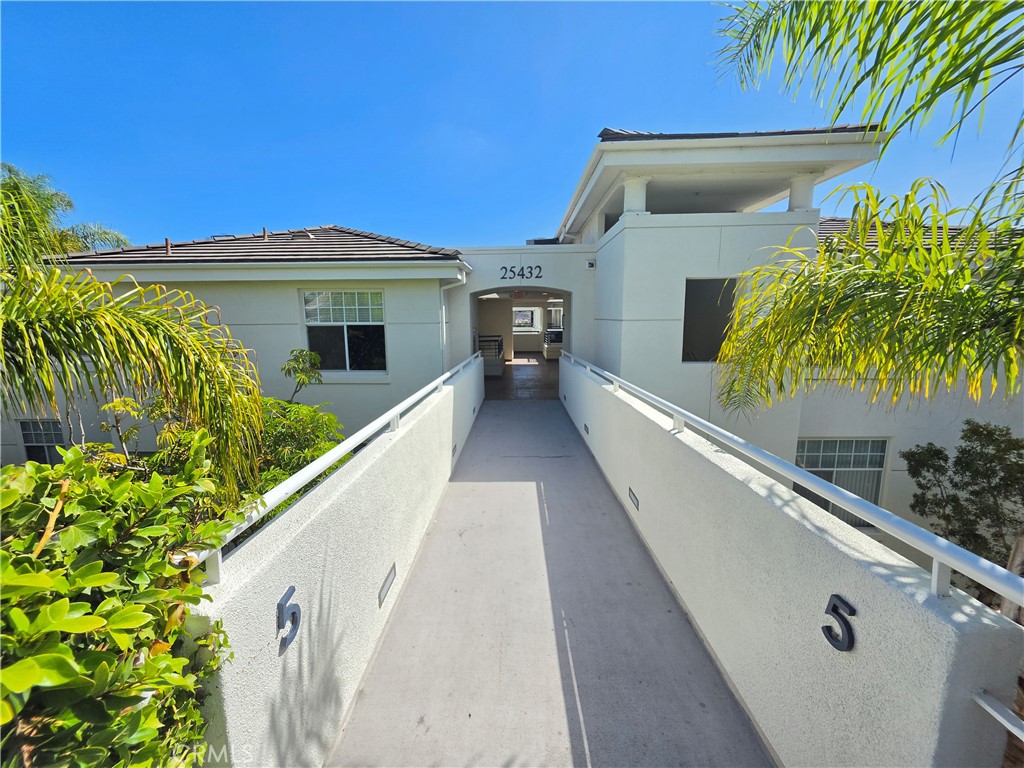 25432 Sea Bluffs 102 — photo