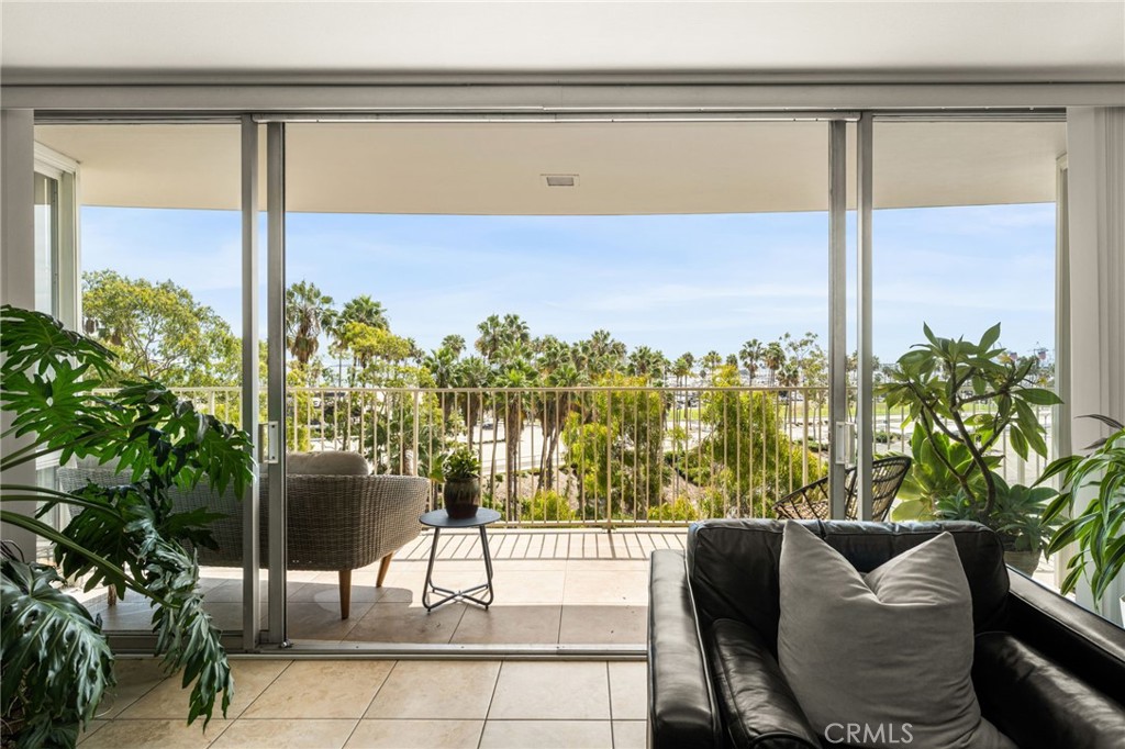 700 E Ocean 706 — photo