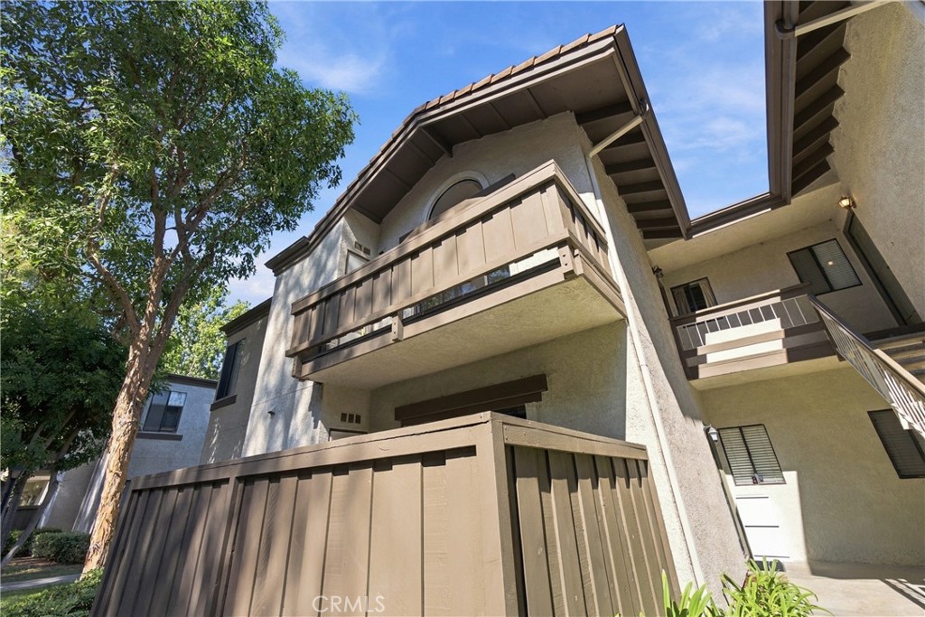 22719 Lakeway 402 — photo