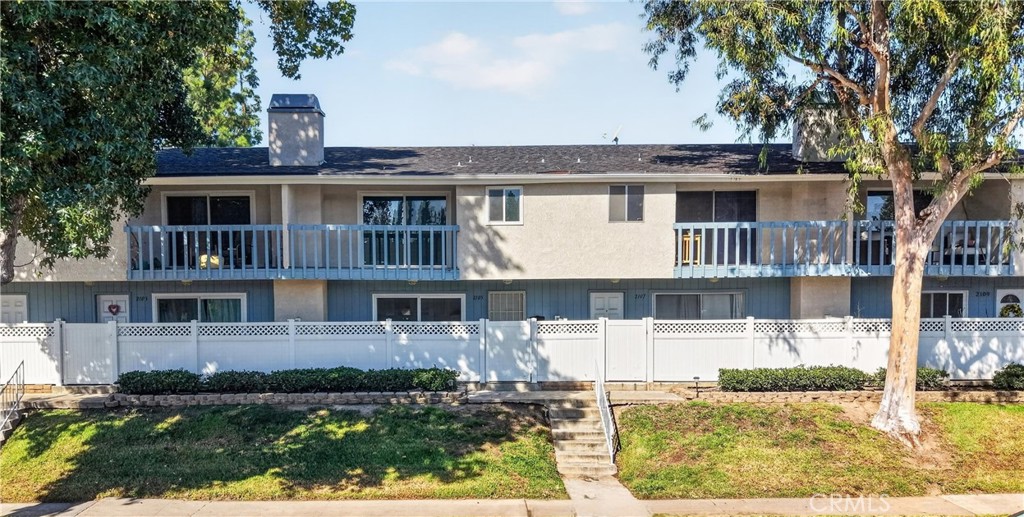 2105 N Derek 3 — photo
