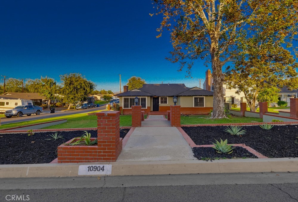 10904 La Mirada Boulevard — photo