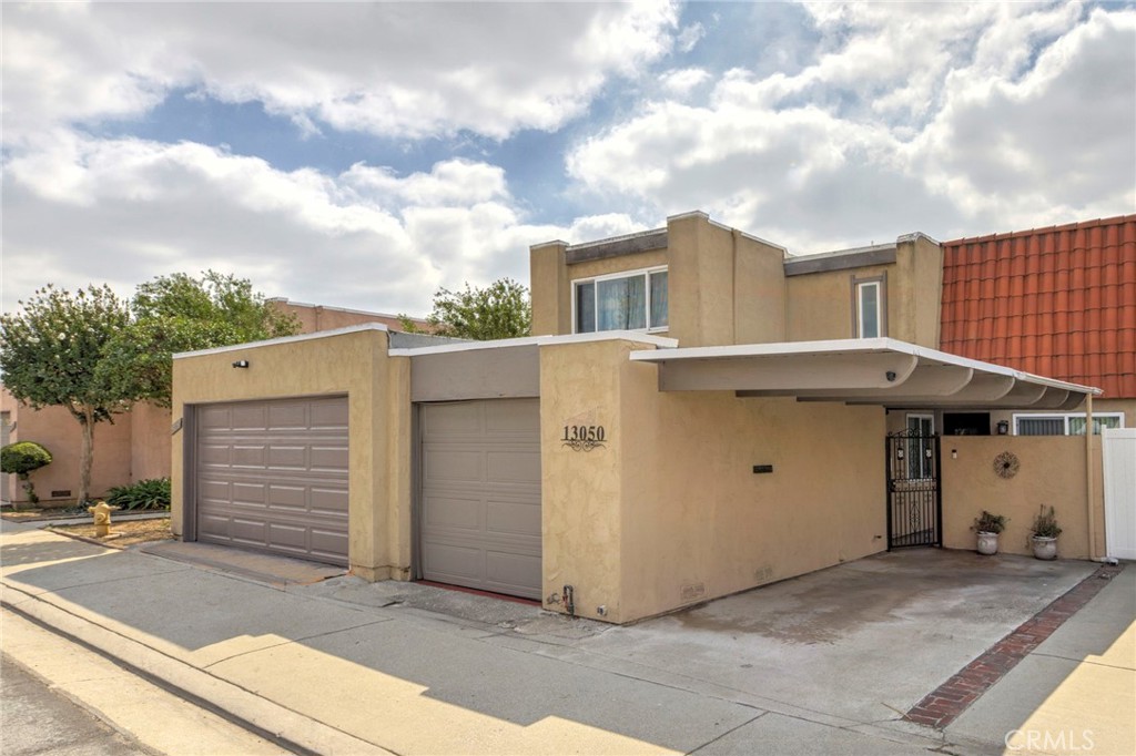13050 Thoroughbred Way — photo