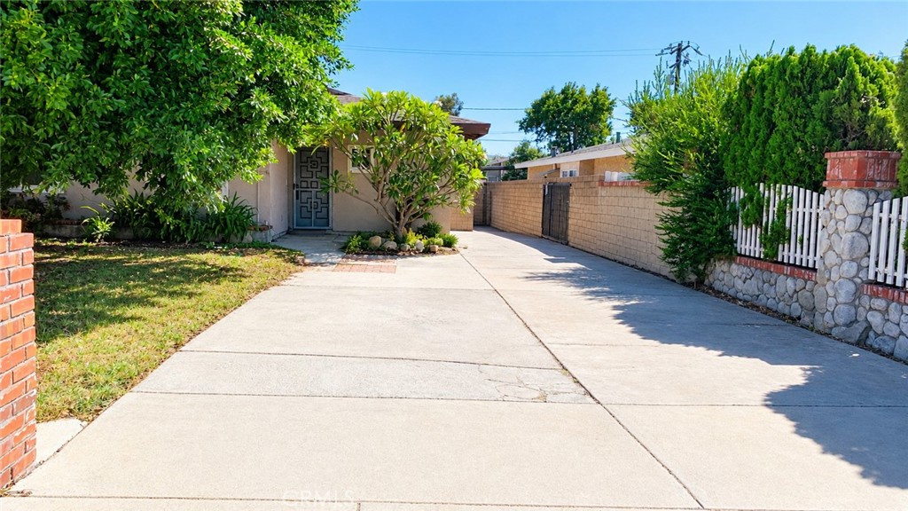 20192 E Santiago Canyon — photo