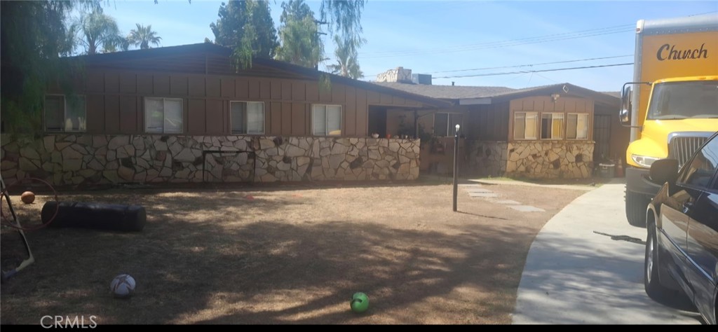 4751 Newbury Court — photo