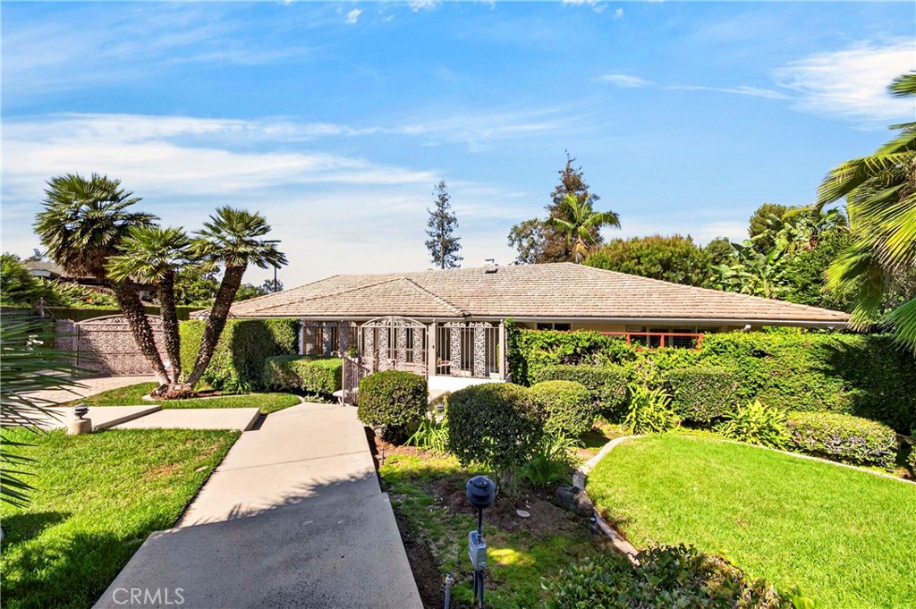 619 Lakeside — photo
