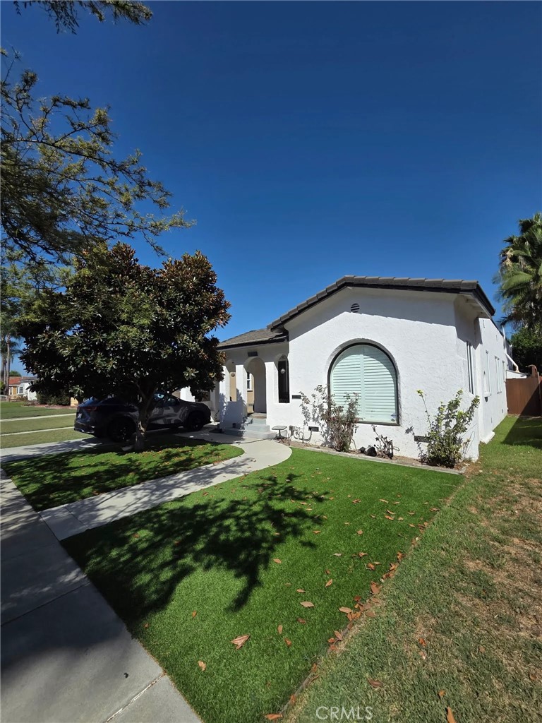 1525 E Poinsettia — photo