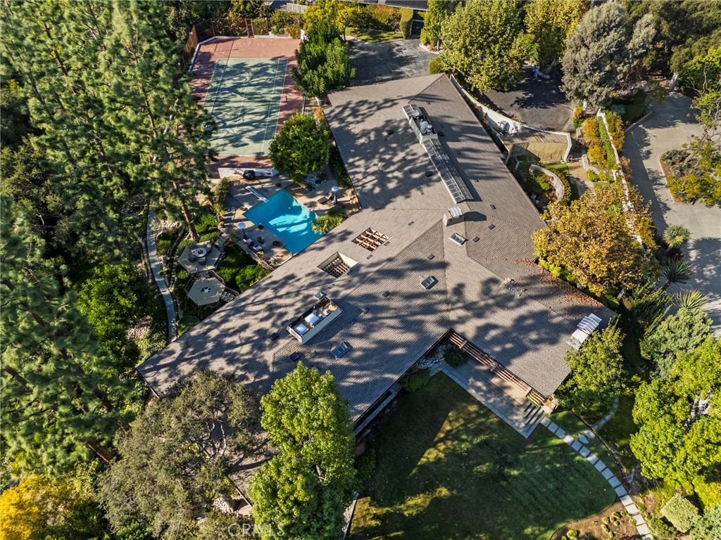 1458 Hillcrest — photo