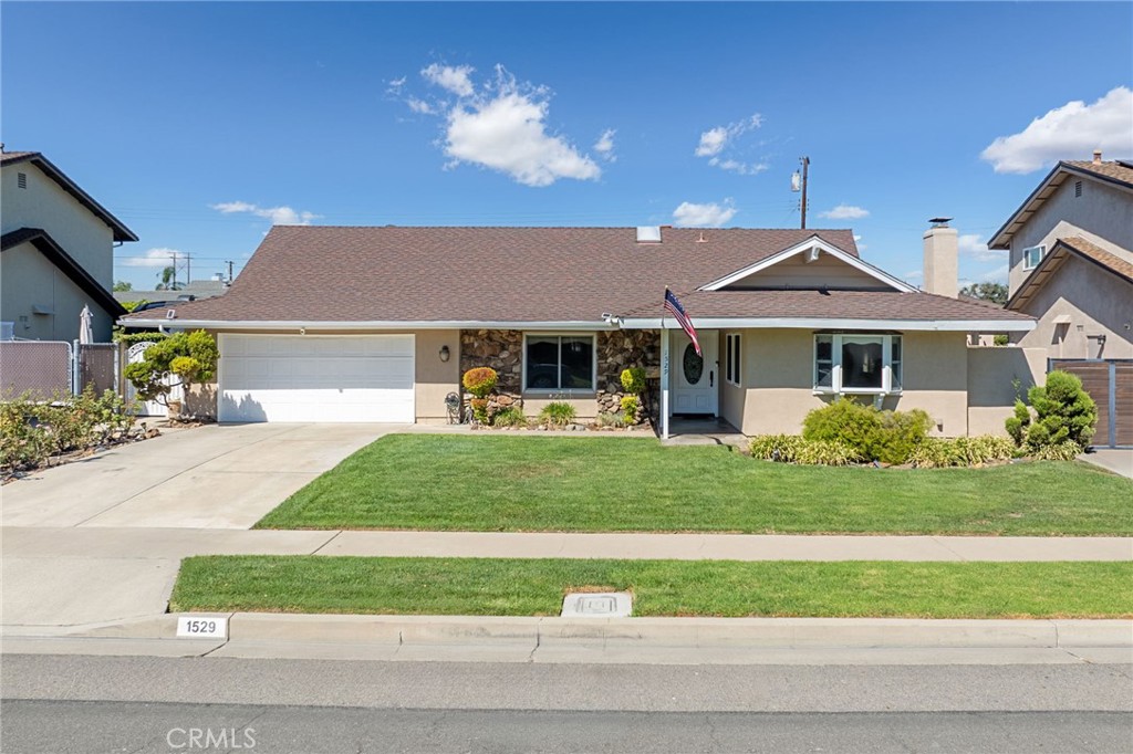 1529 E San Alto — photo