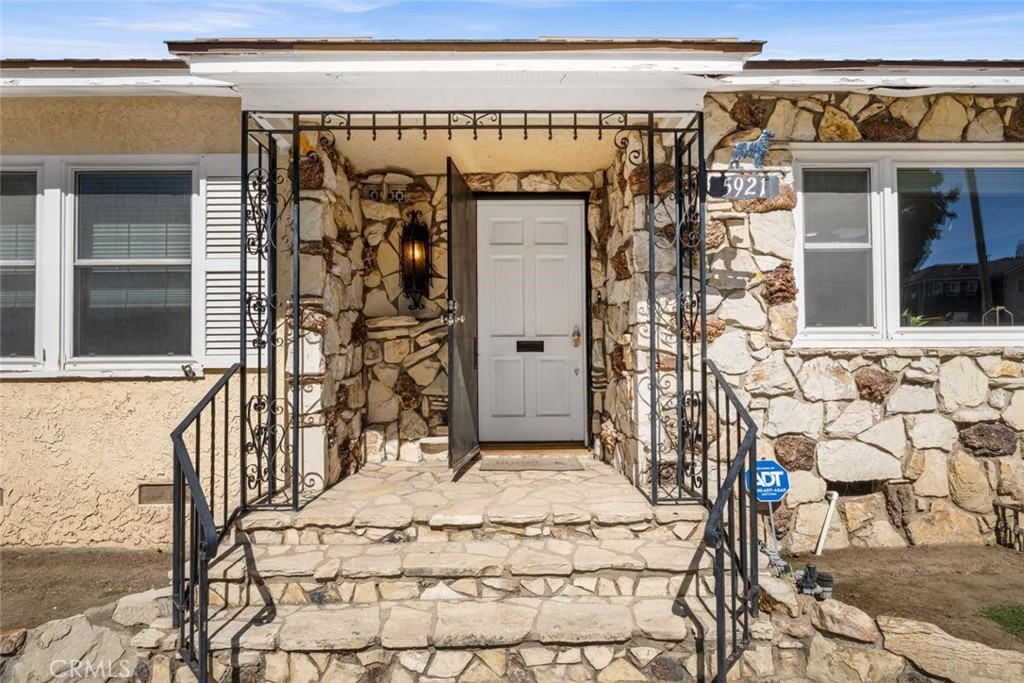 5921 E Rosebay E — photo