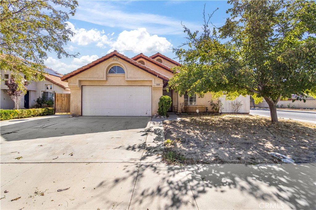 1800 Sierra View — photo