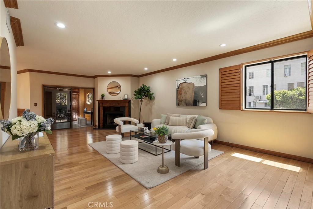 4444 Wilshire Boulevard Unit 102 — photo