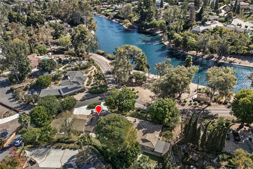 3201 Lakeknoll Drive — photo