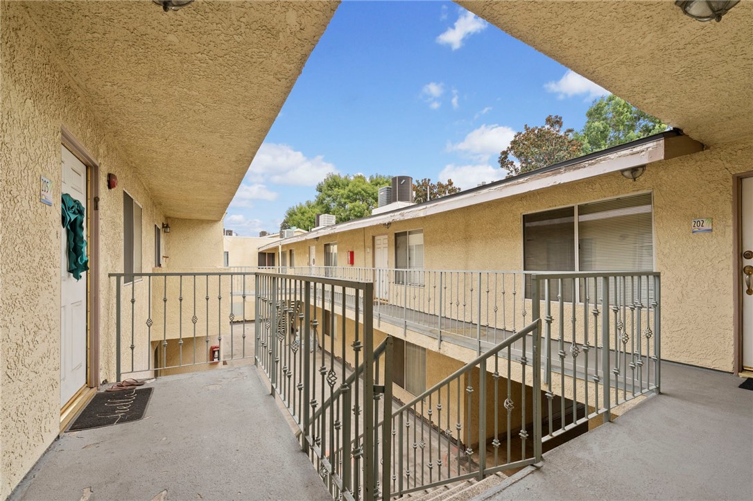 7035 Woodley 205 — photo