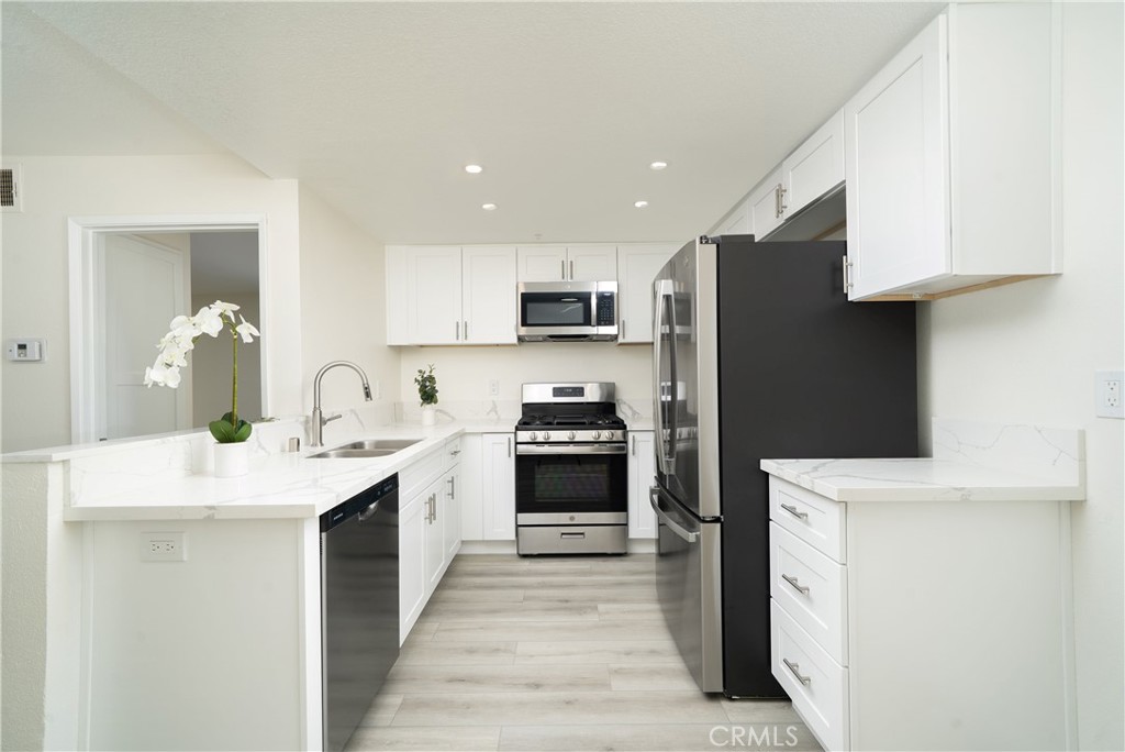 1501 N Brea Boulevard 212 — photo