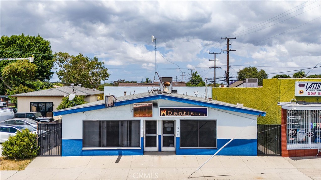 13175 Blvd. Paramount — photo