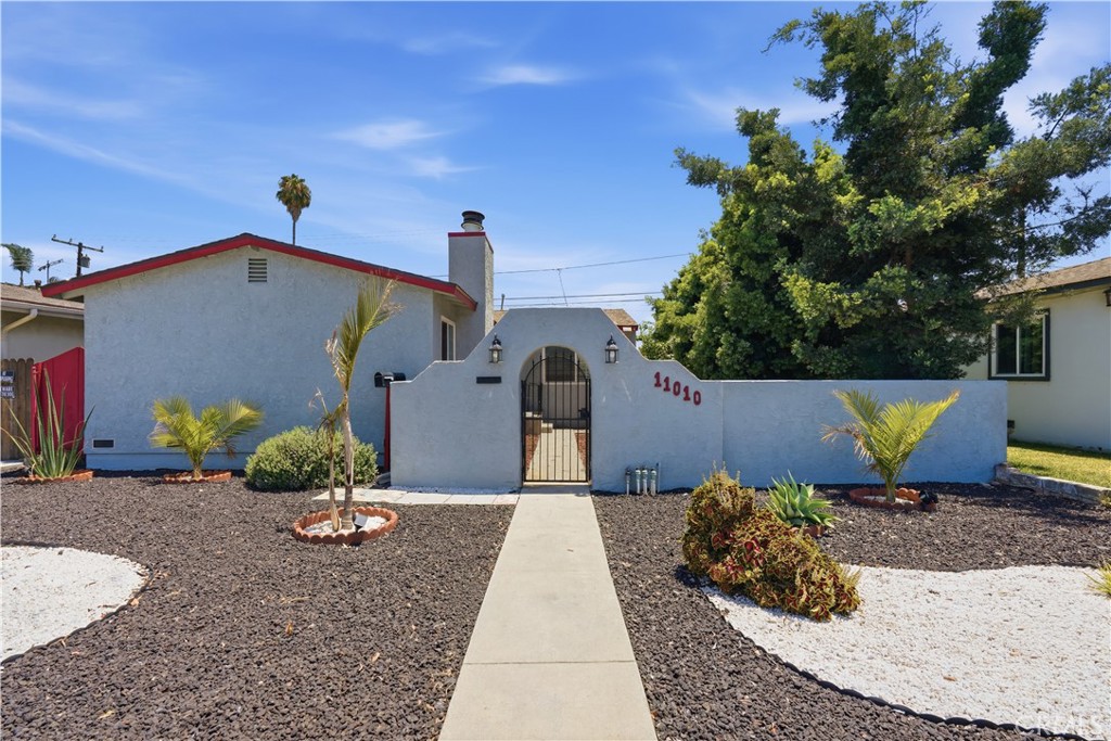 11010 Studebaker Road — photo