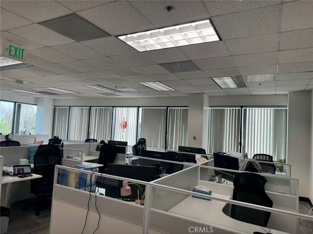 17100 Pioneer — photo