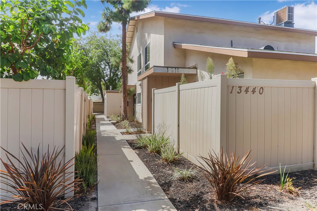 13440 1/2 Village Drive — photo